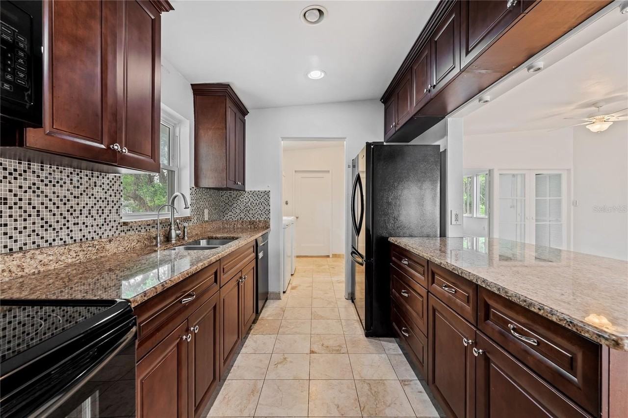 2115 Sycamore Dr - Photo 7 of 23