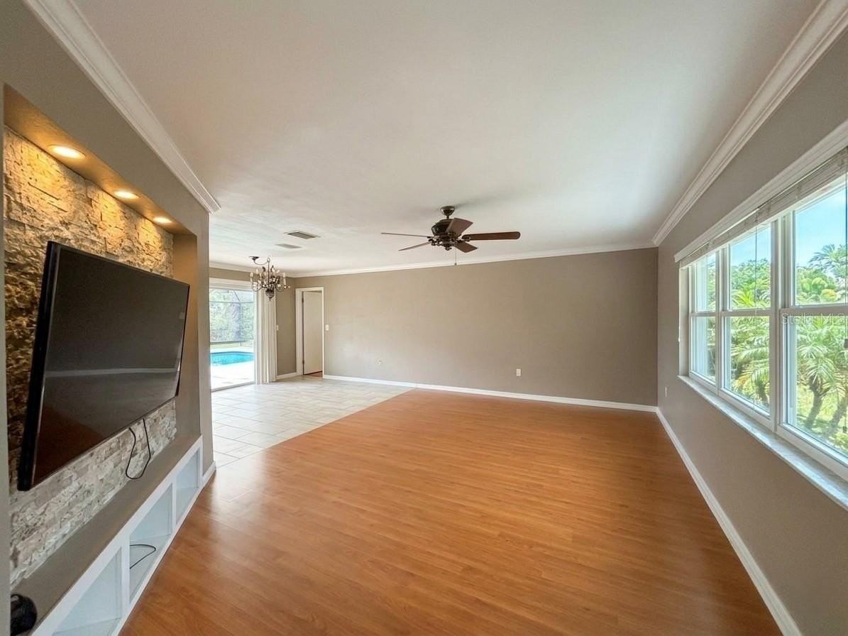 116 Holmes Pl - Photo 3 of 22