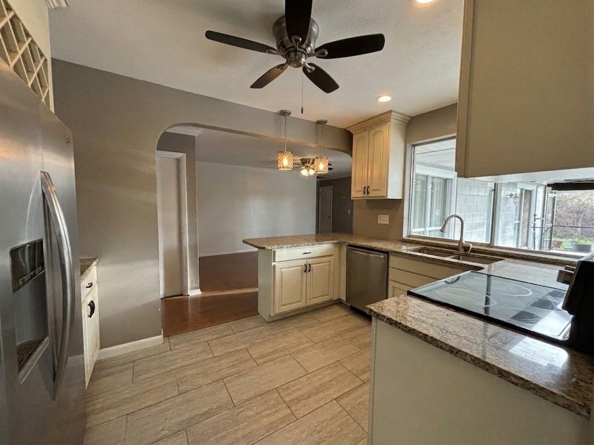 116 Holmes Pl - Photo 6 of 22