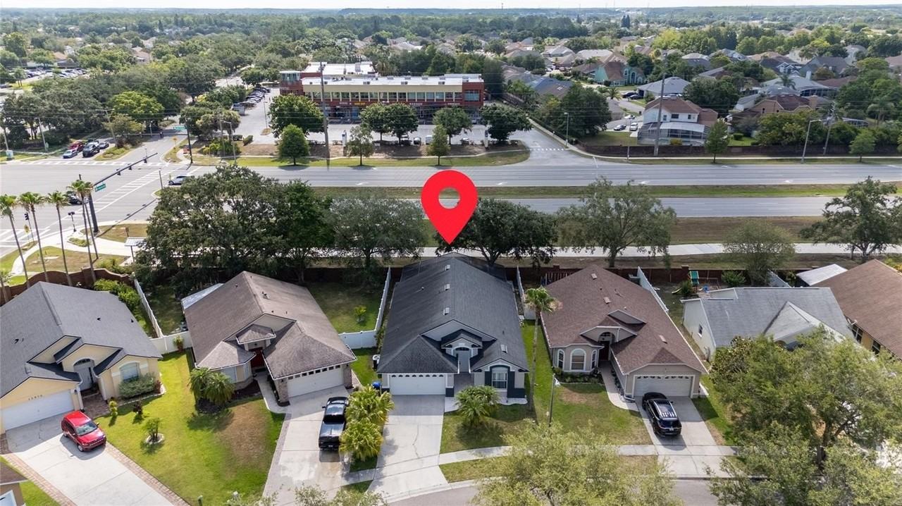 12868 Gettysburg Cir - Photo 3 of 35