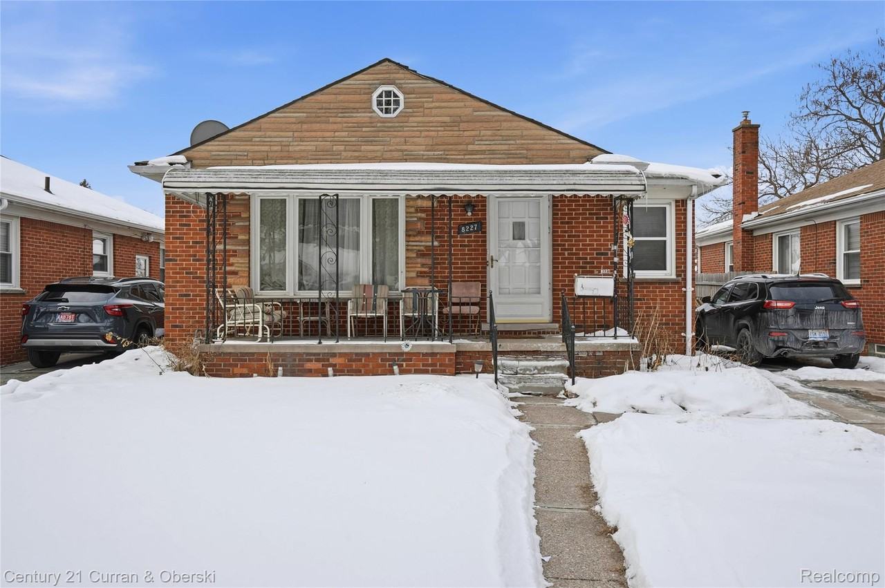 8227 Riverview St - Photo 2 of 24