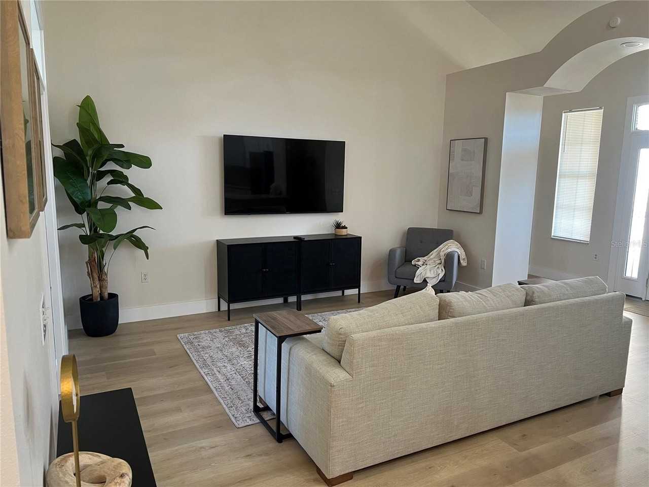 37015 Waldo Dr - Photo 4 of 21