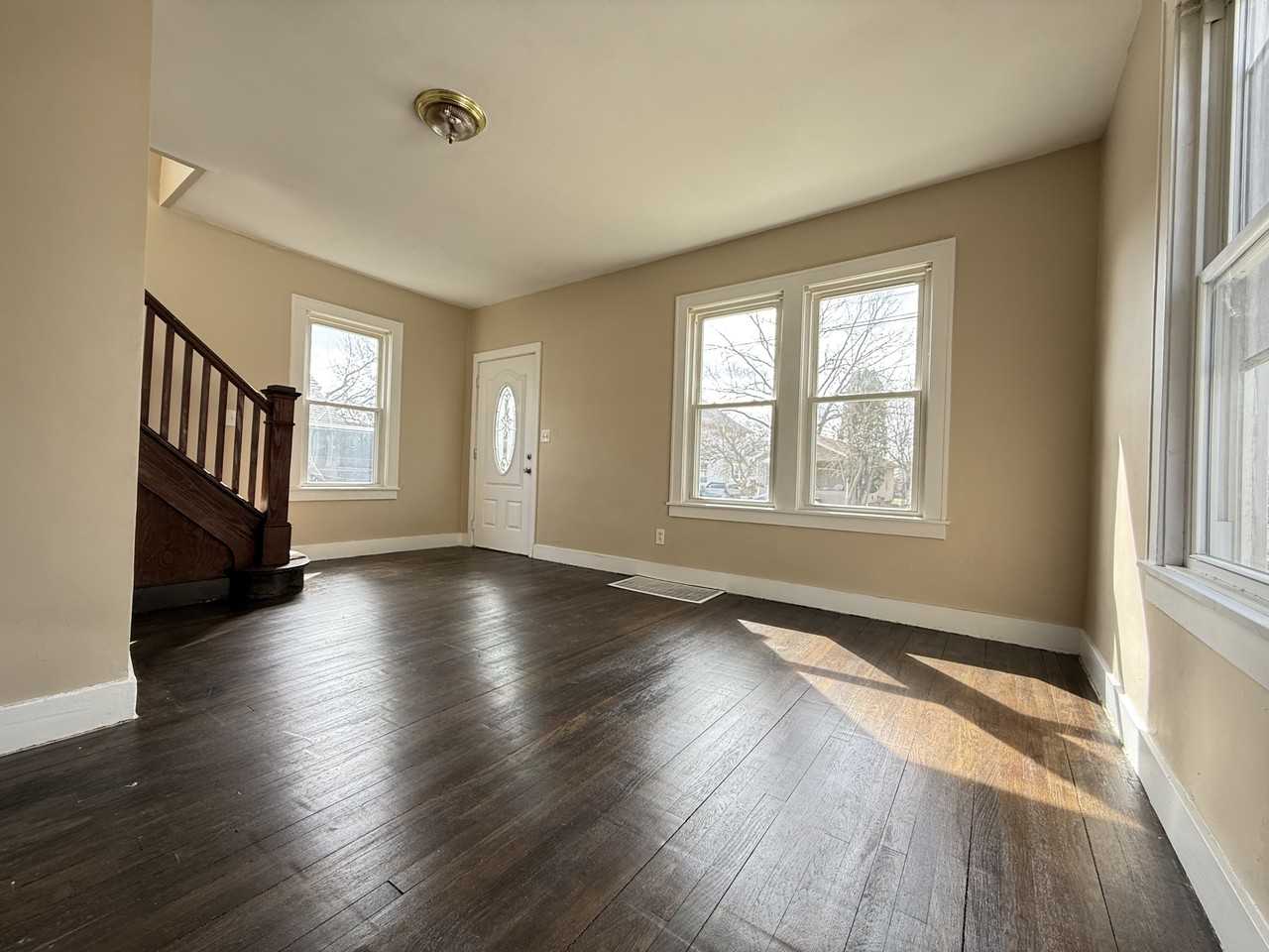 1330 W Hillsdale St #1 - Photo 3 of 12