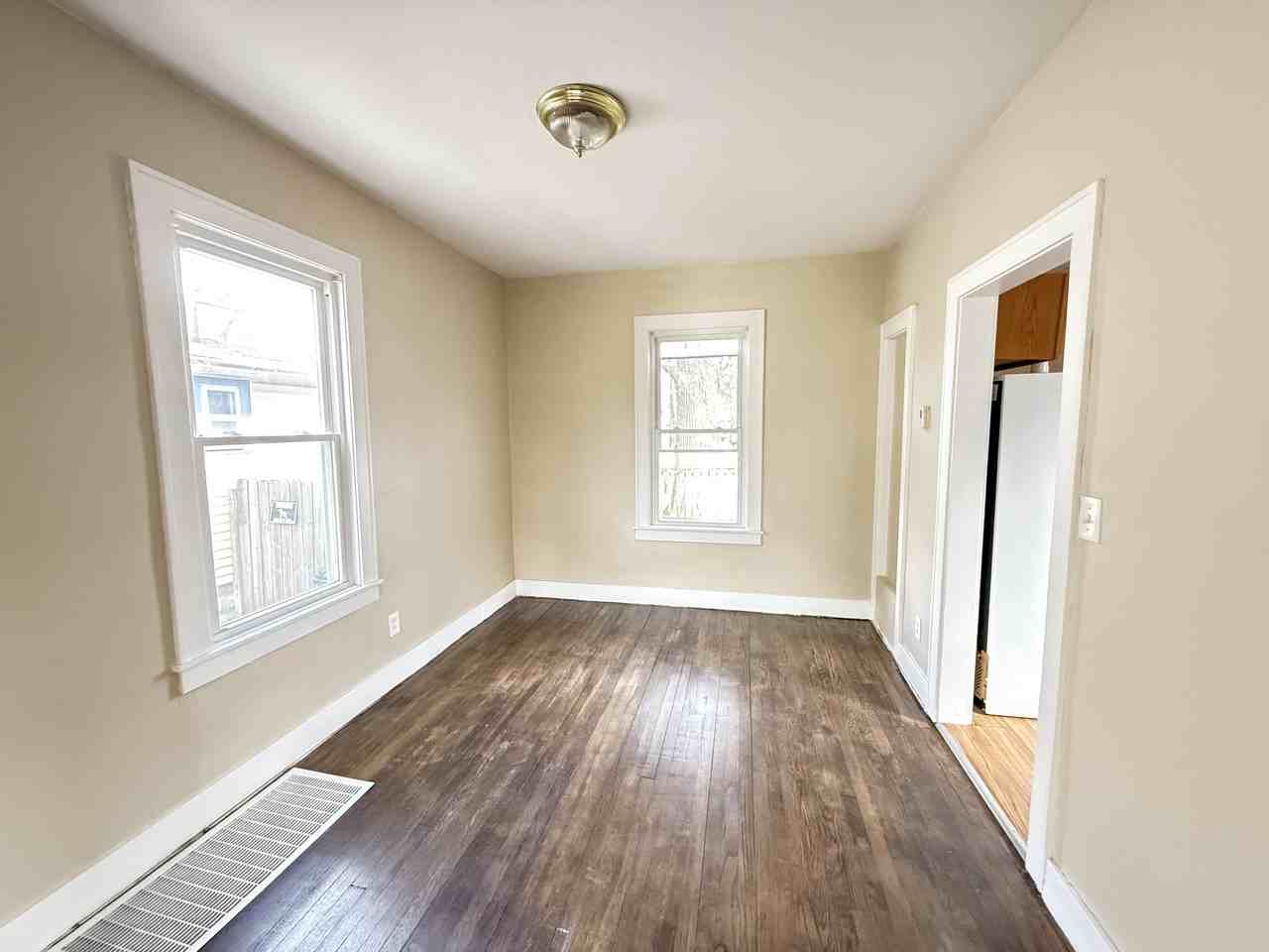 1330 W Hillsdale St #1 - Photo 5 of 12