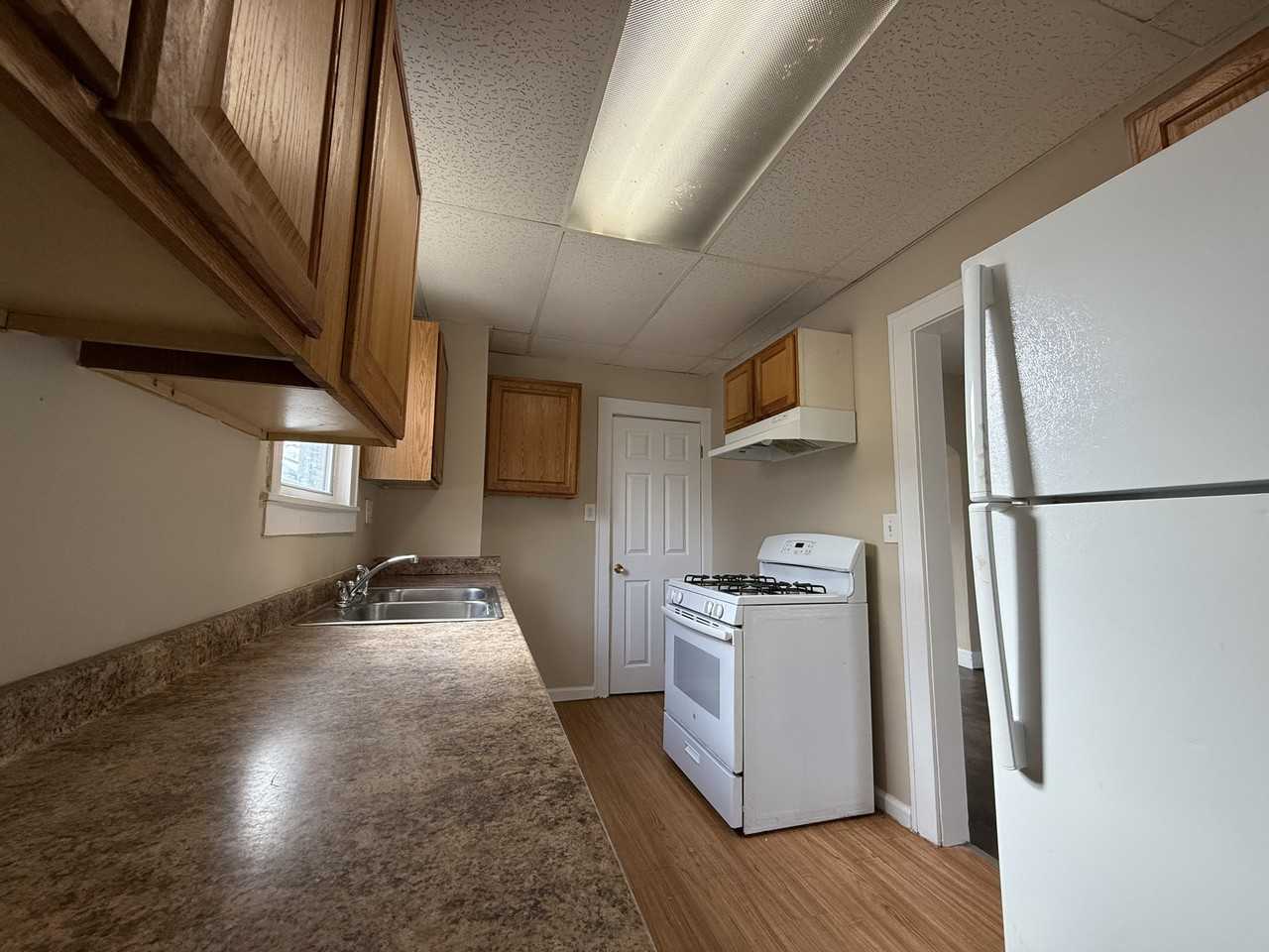 1330 W Hillsdale St #1 - Photo 6 of 12