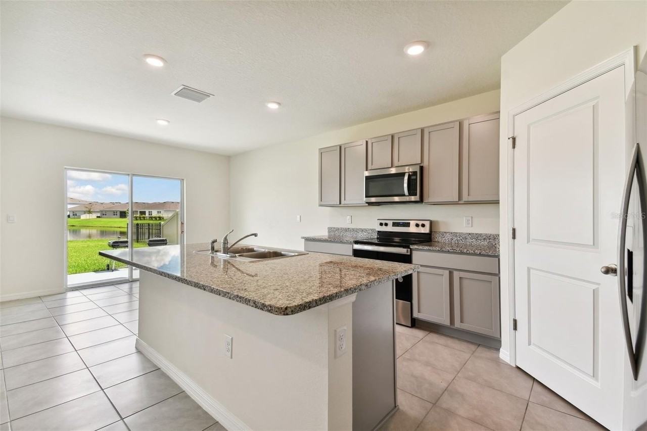 33405 Hamilton Hill Ln - Photo 7 of 50