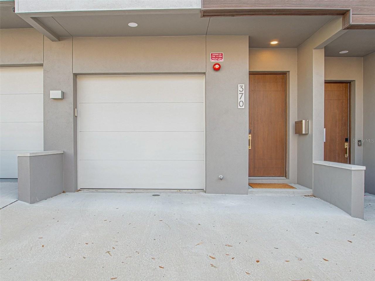 370 6th St S - Photo 3 of 25