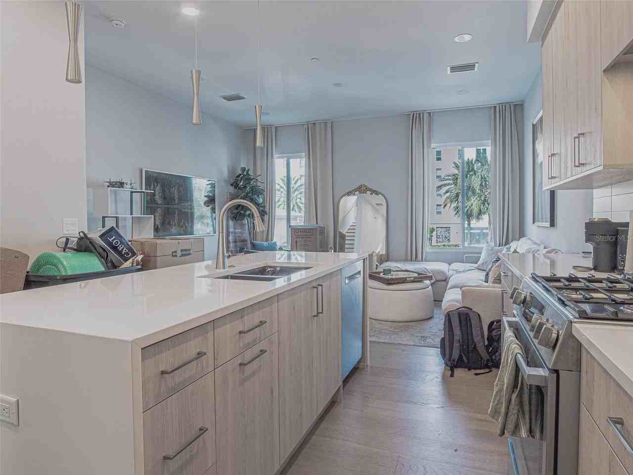 370 6th St S - Photo 6 of 25