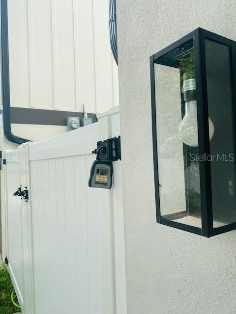 135 48th Ave N #B - Photo 2 of 10