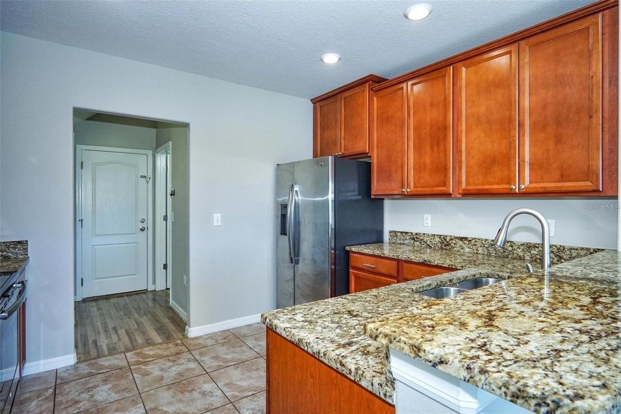 1913 Hawks View Dr - Photo 4 of 15