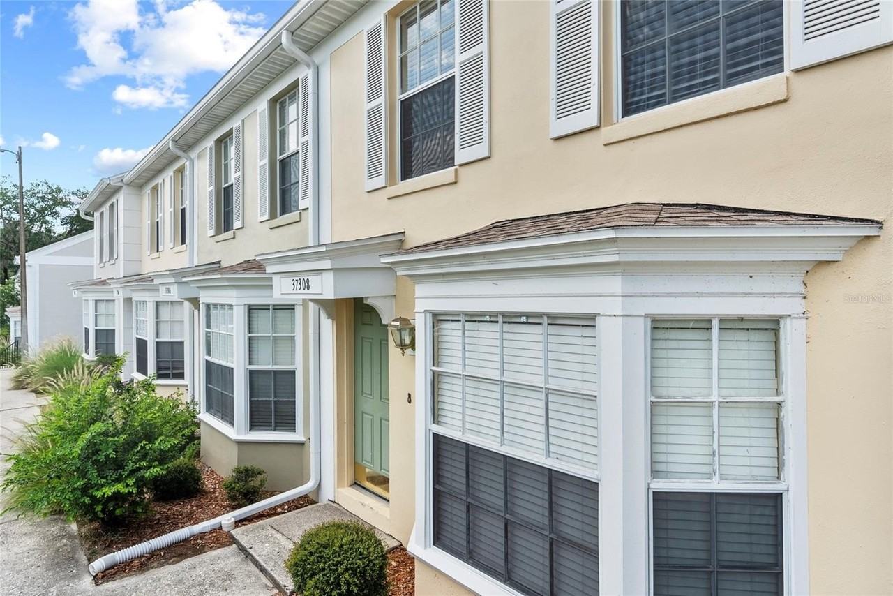 37308 Embassy Park Ln - Photo 2 of 20