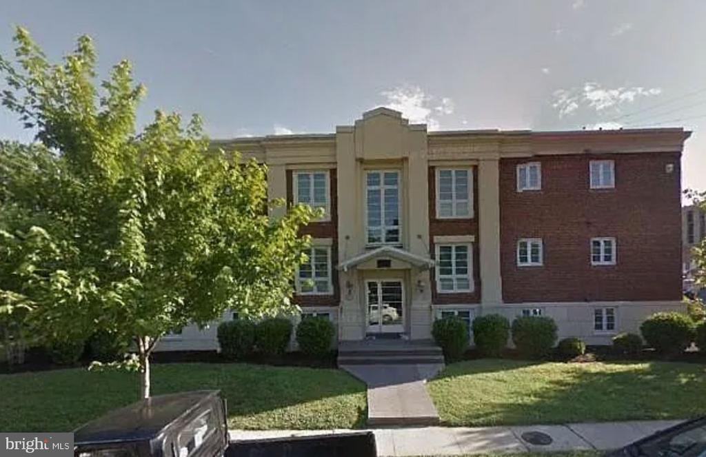 1219 Oronoco St ##303 - Photo 2 of 16