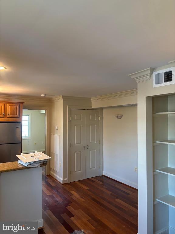 1219 Oronoco St ##303 - Photo 4 of 16