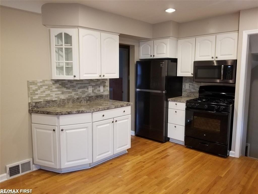 1992 Hawthorne Rd - Photo 2 of 13