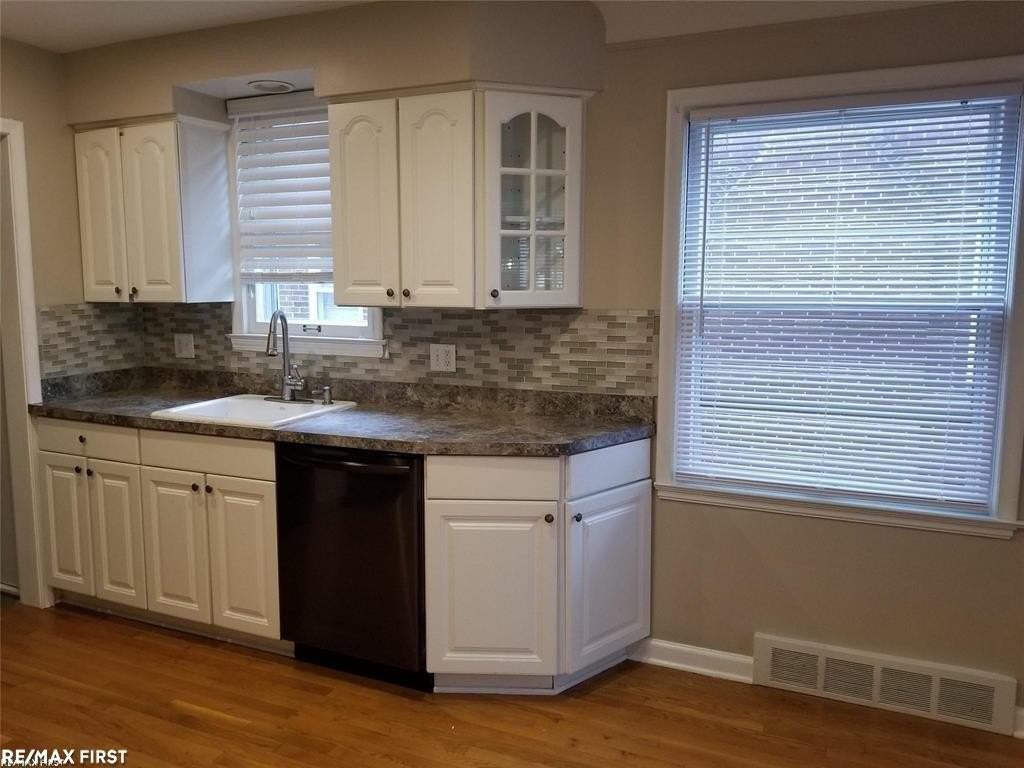 1992 Hawthorne Rd - Photo 4 of 13