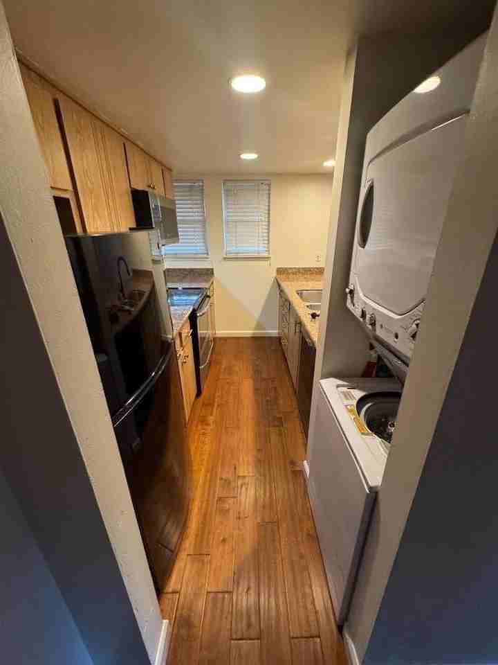 5434 Roundtree Ct - Photo 4 of 10