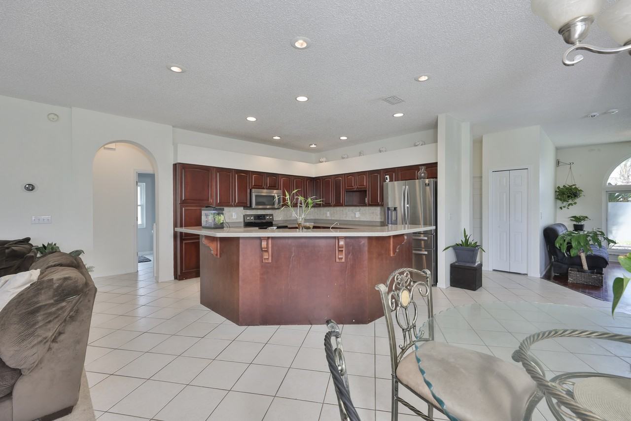 13016 Prestwick Dr - Photo 7 of 34