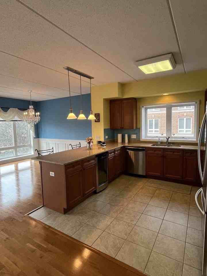 799 Graceland Ave #402A - Photo 3 of 18