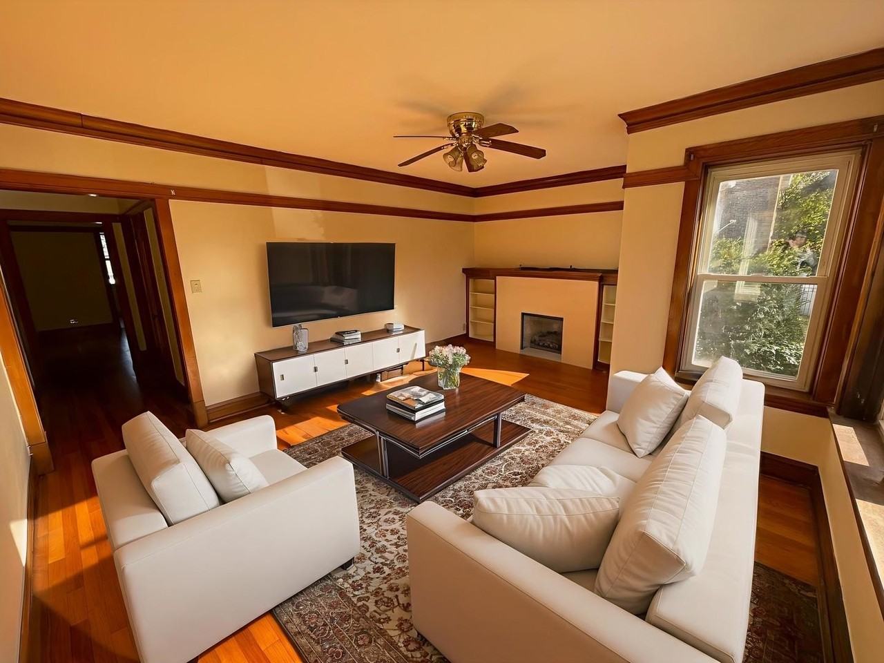 5056 W Henderson St Apt 2e - Photo 2 of 9