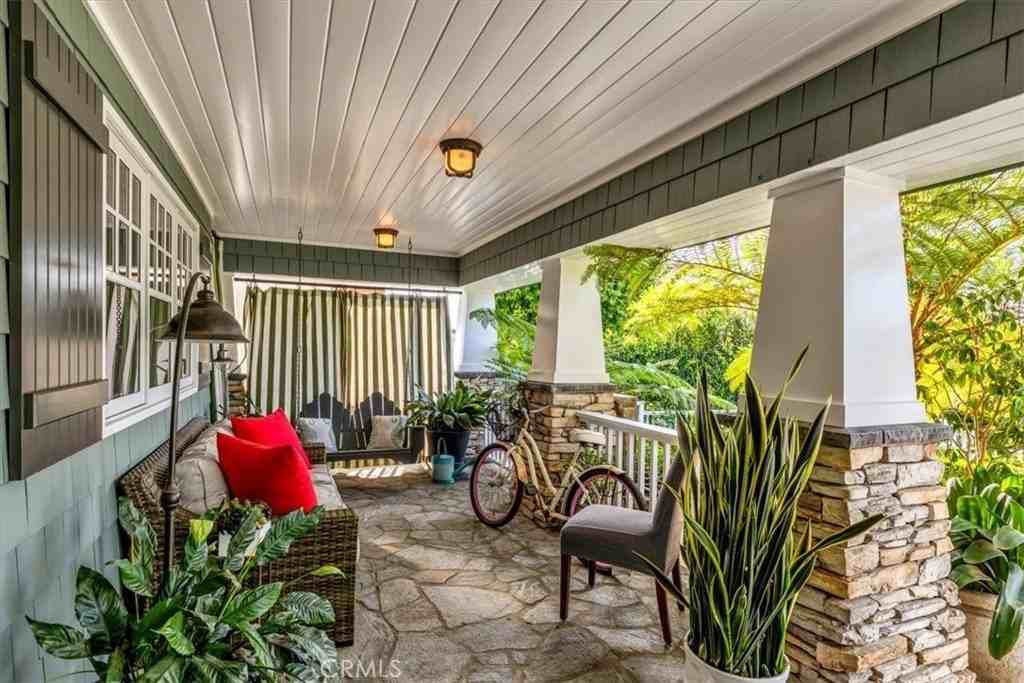 645 Oak St - Photo 5 of 50