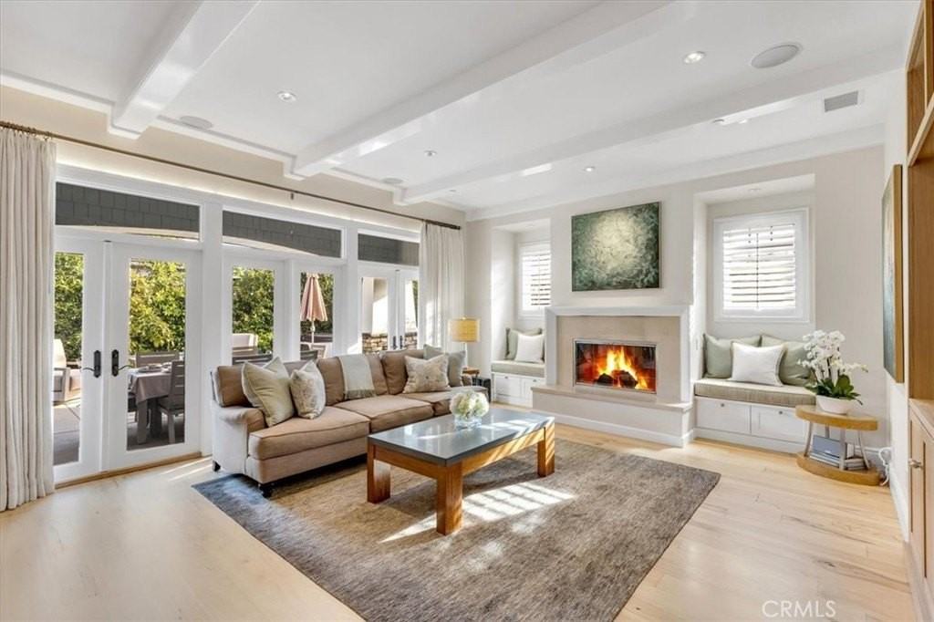 645 Oak St - Photo 7 of 50