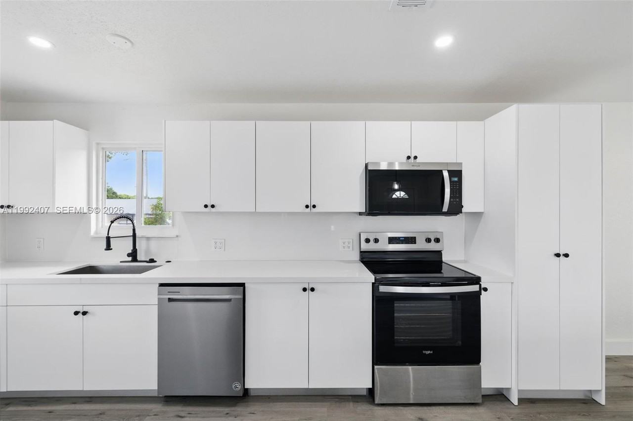 1867 Northwest 8th Avenue - Photo 5 of 29
