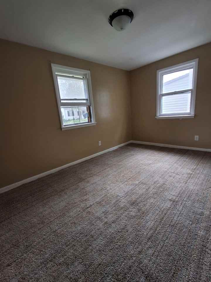 1807 W 27th St #1 - Photo 2 of 7