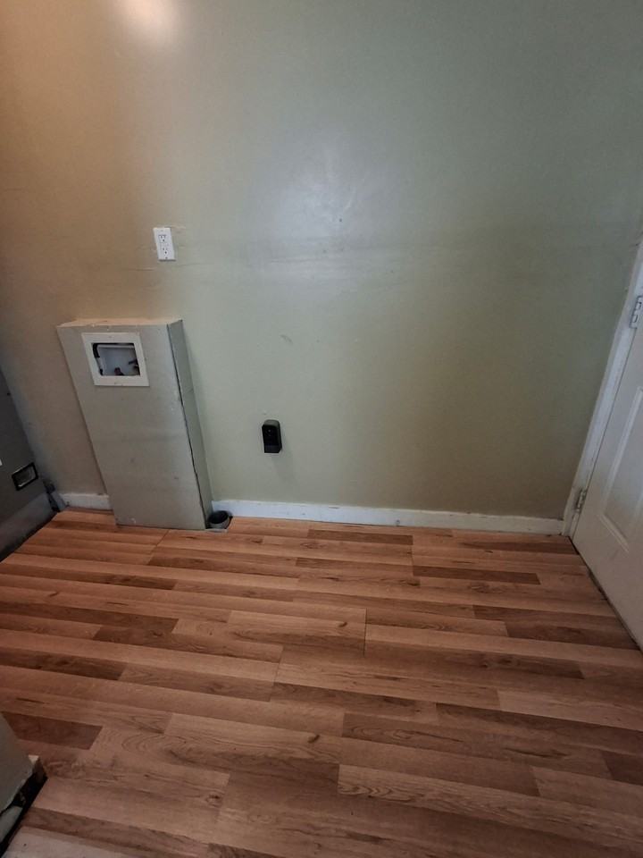 1807 W 27th St #1 - Photo 5 of 7