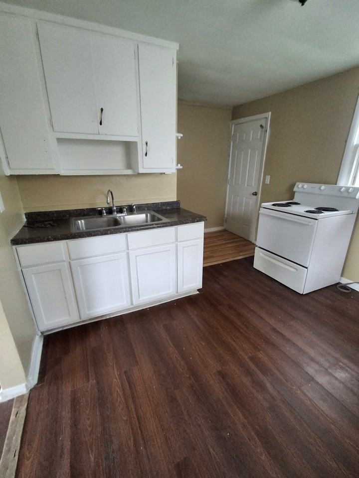 1807 W 27th St #1 - Photo 6 of 7