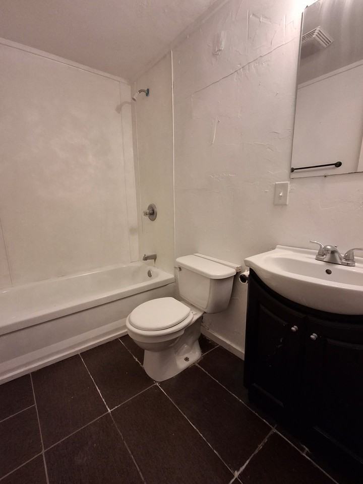 1807 W 27th St #1 - Photo 7 of 7