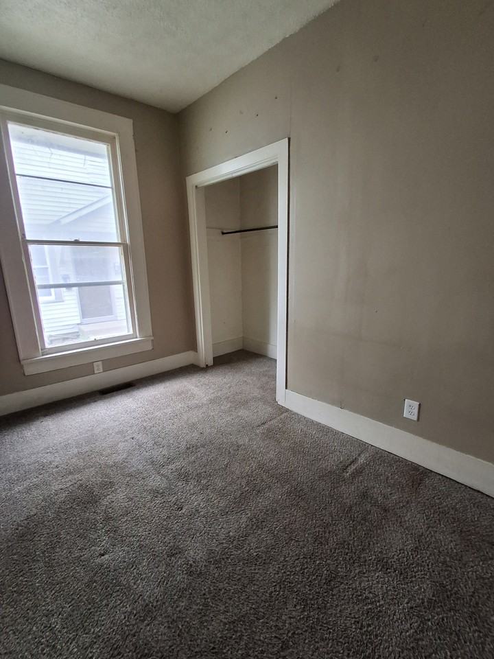 1611 Main St #1 - Photo 2 of 8