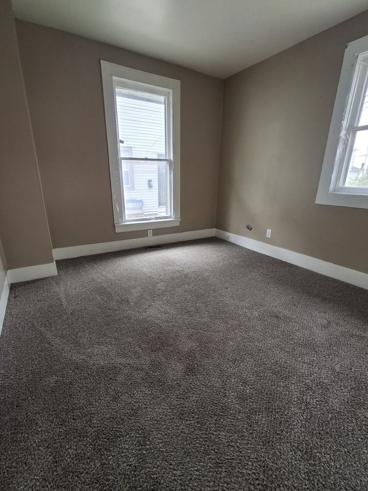 1611 Main St #1 - Photo 5 of 8