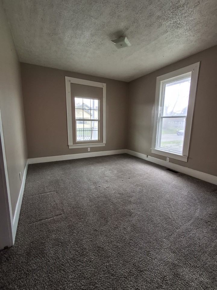 1611 Main St #1 - Photo 7 of 8