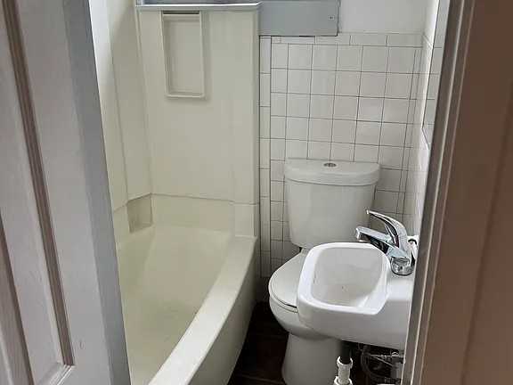 617 Glenwood Glenwood  C #C - Photo 5 of 9