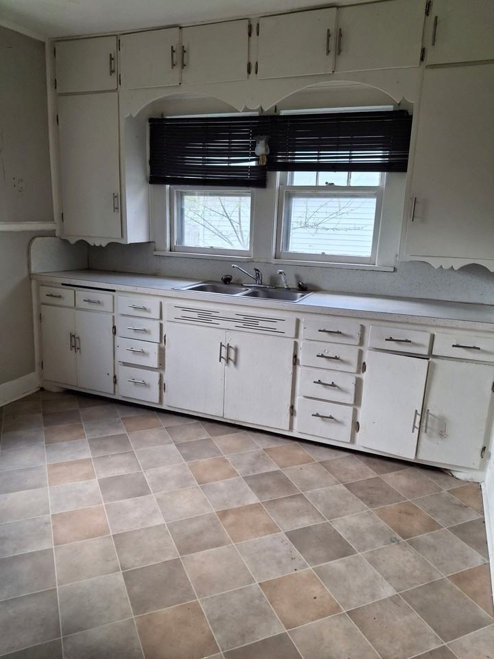 2308 Pitt Street - JJ Bean #1 - Photo 3 of 7