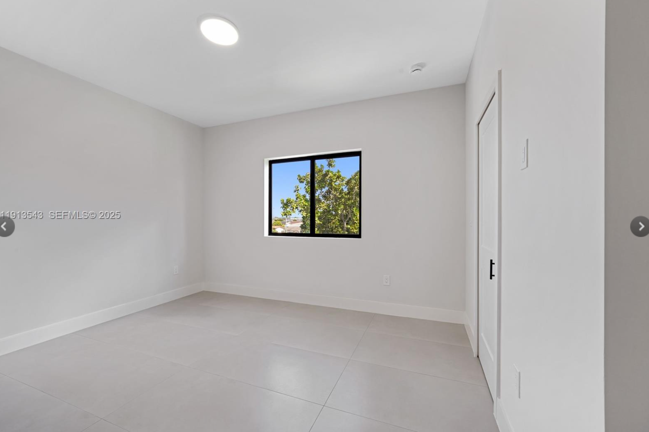 4313 East 8th Court #B - Photo 6 of 16