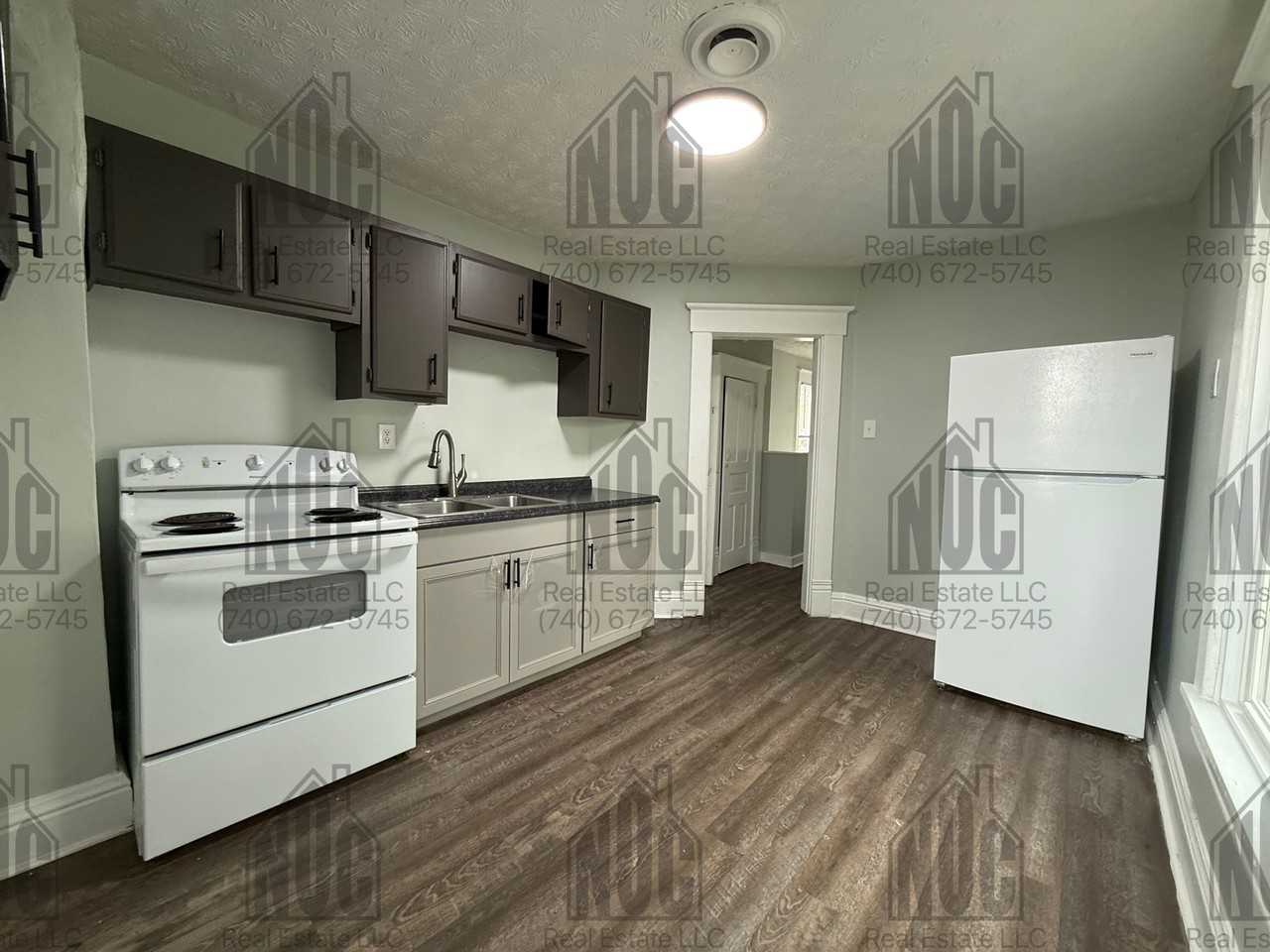 160 160 1/2 Lake St. - 160 1/2 #160-1-2 - Photo 2 of 13