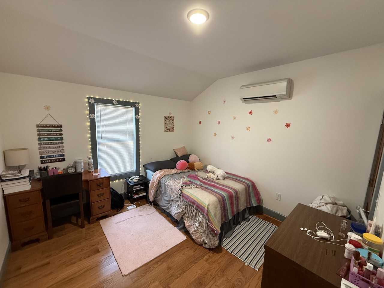 413 S Aurora St #1 - Photo 4 of 11