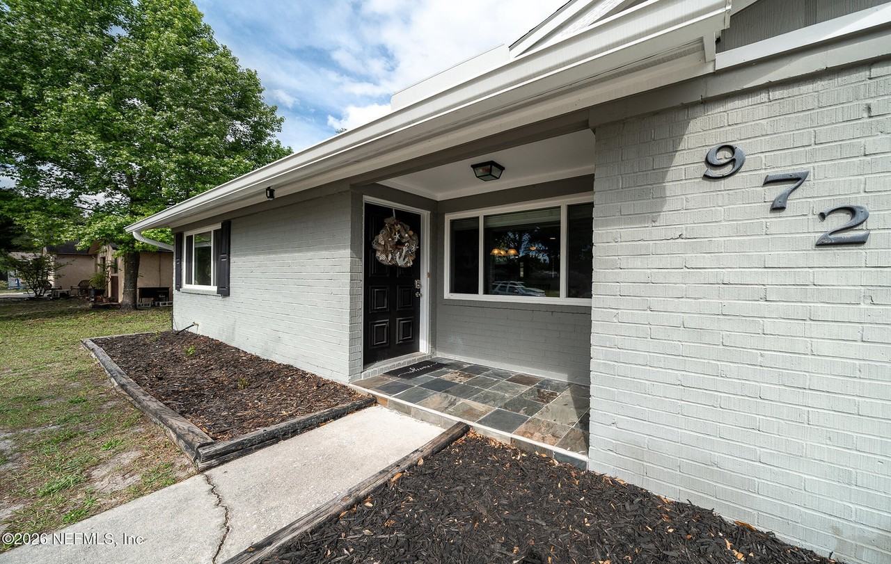 972 Dostie Cir - Photo 3 of 27