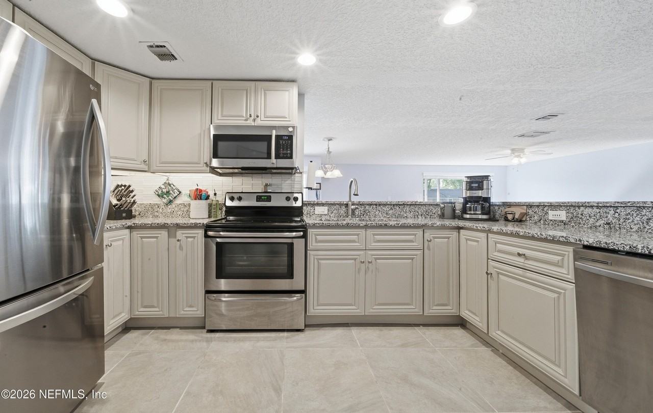 972 Dostie Cir - Photo 6 of 27