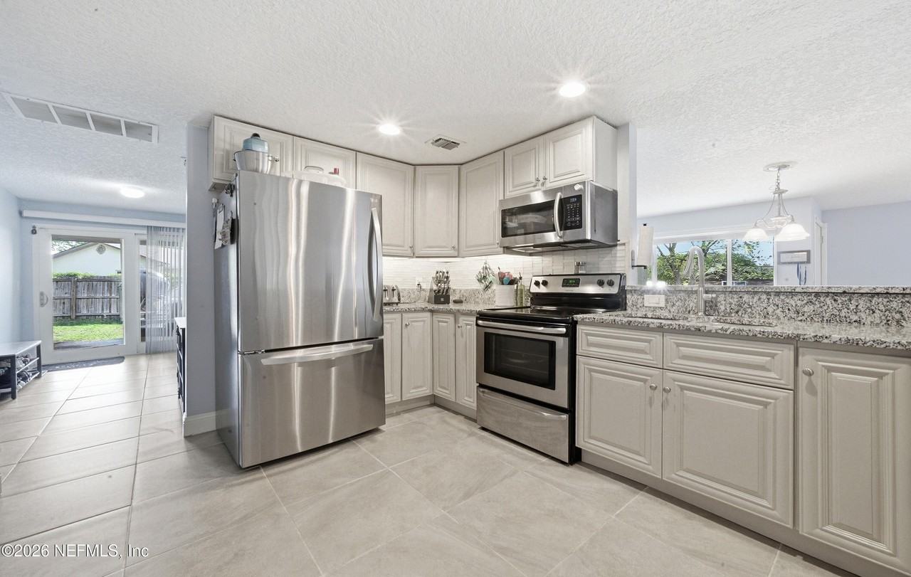 972 Dostie Cir - Photo 7 of 27