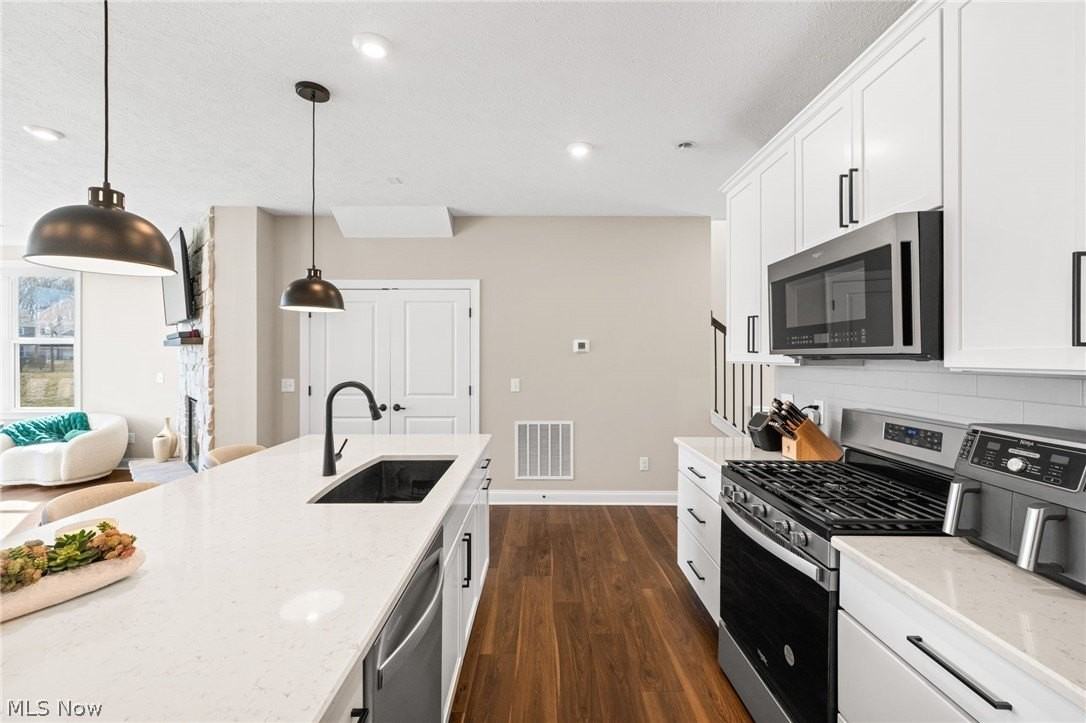 795 N Parkside Dr - Photo 3 of 44