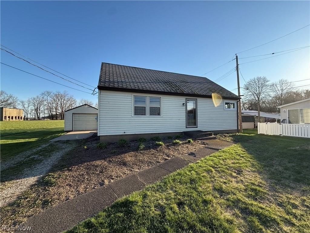 2024 Delaware Dr Se - Photo 2 of 24