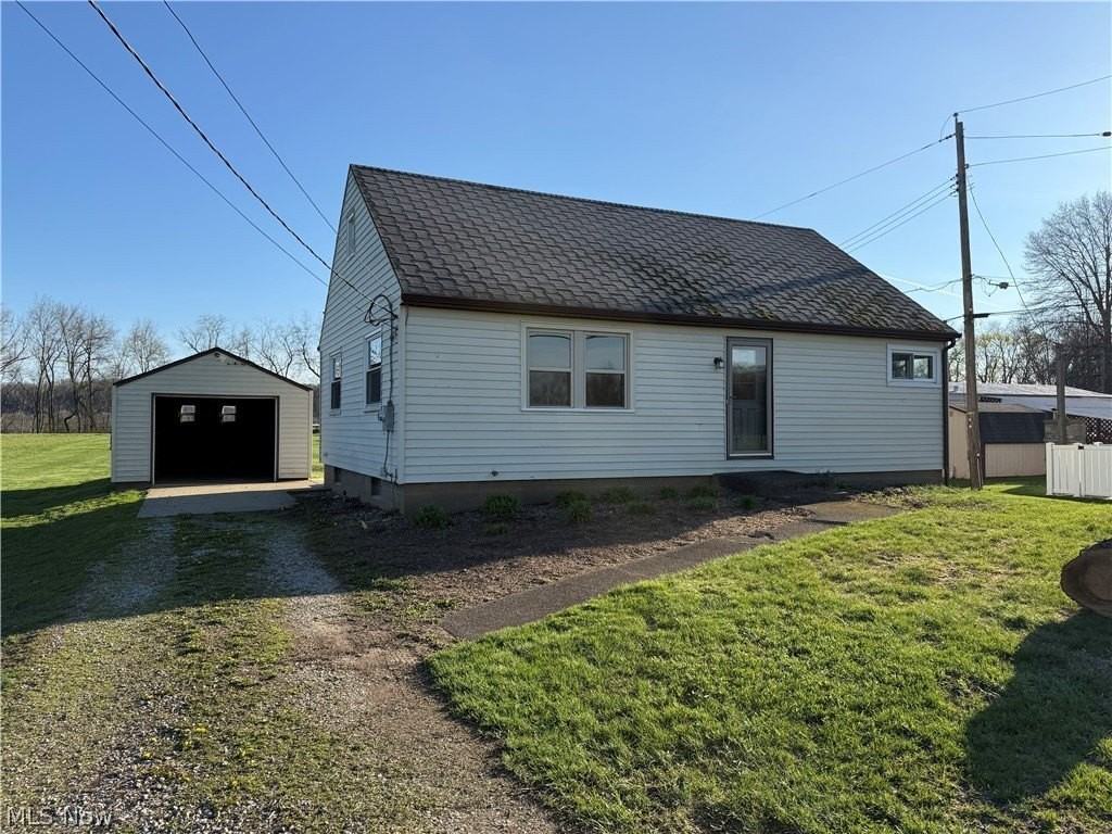 2024 Delaware Dr Se - Photo 3 of 24