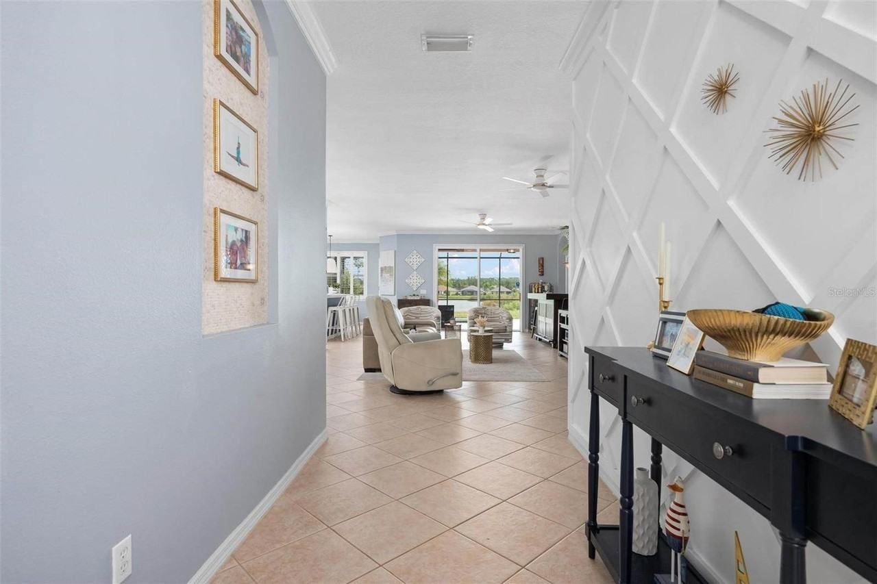 5012 Lakehurst Ct - Photo 3 of 40