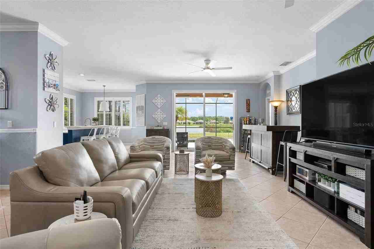 5012 Lakehurst Ct - Photo 4 of 40