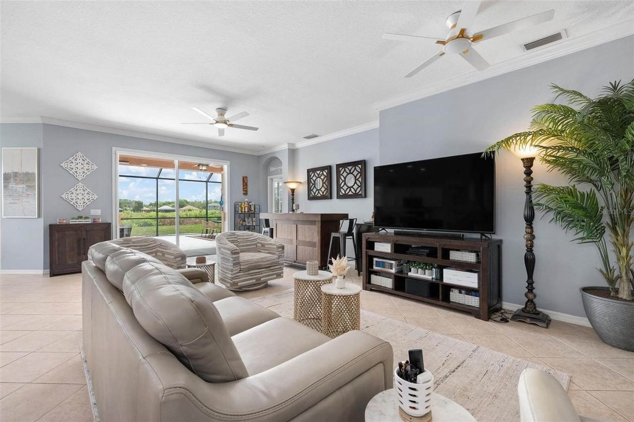 5012 Lakehurst Ct - Photo 5 of 40