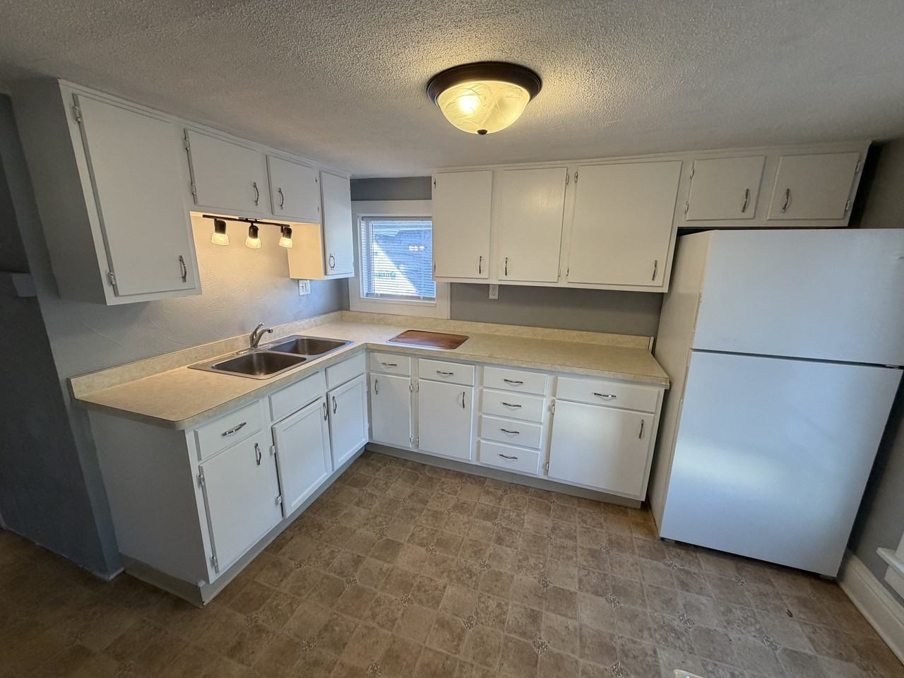 718 Yuba St #2 - Photo 5 of 10