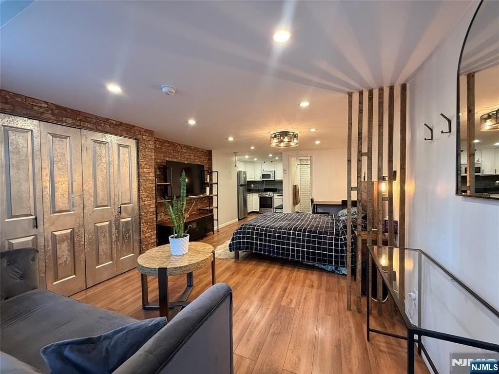 42 Willow Wood Sq - Photo 2 of 32