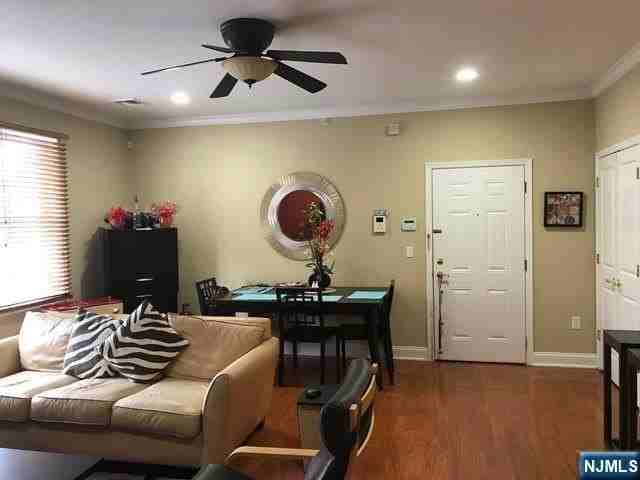 14 Hemlock Ln - Photo 4 of 13